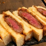 レストラン 大重亭 - 牛ヒレカツサンド。柔らかでジューシー。