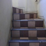 アジュール - この階段を上って2階へどうぞ。