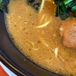 jun-pey ra-men  - 醤油感控えめのマイルドなスープ。