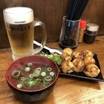 Takoyaki Ikayaki Hiroya - だしたこ焼き税込450円と生ビールモルツ税込450円
