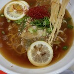 Kodani Sabisueria No Borisen Sunakku Konafudo Kona - 牡蠣と広島レモンのサンラー湯麺