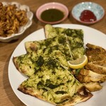 ボンベイ・インディアン・ダイニング - 【Uber Eats】サグ ナン + ガーリックチキンティッカ + オニオンパコラ