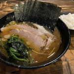 家系ラーメン クックら - 麺固め油多め海苔増し