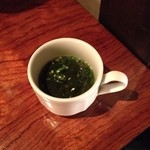 お通し。石巻のワカメスープ