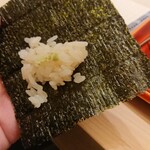 寿し道 桜田 - できたてのシャリを香り高い海苔に乗せて