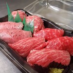 Yakiniku Motsunabe Gojouen - 黒毛和牛炙り寿司　テイクアウト