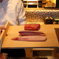和肉食堂WWW - 本マグロ中トロ･愛媛県産寒ブリお造り
