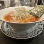 鍾馗 - 極厚削り枯本節淡口醤油そば@800円大盛り+10円、ゆで卵・海苔＋60円(税込)