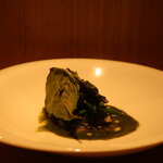 RISTORANTE IL NODO - 旬の真牡蠣 蒸し 渡辺農園のほうれん草 玉ねぎ