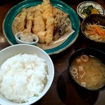 地魚地酒 浜とみ - 天ぷら定食 880円税込