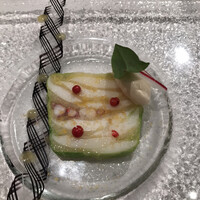 レザンファン ギャテ - ランチコース７５５１円。ヤリイカと白菜の小さなテリーヌ。白いものはすべてヤリイカです。意外性もあって、味も良かったです（╹◡╹）。すぐにバラバラになりますが。。