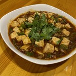 王さんの餃子 - 一番人気の「麻婆豆腐」！辛さが指定でいます！