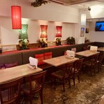 アジアンカフェ ダオタイランド - 広々としたテーブル席☆