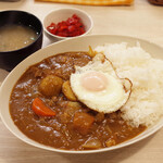 トンテキ食堂8 - 金のジャワモントカレー(750円)＋目玉焼き(100円)