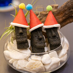 プレゼンテ スギ - 2020.12 食べられなそうで食べられる（バターの代わりに猪ラードを使った竹炭とマテバシイ入りモアイ像フィナンシェ）