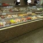 ケーキ売り場もありますよ