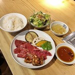 焼肉ホルモンブンゴ - BUNGO焼肉定食100g税込1200円