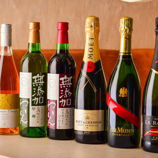 From wine to sake, we have a lineup of drinks that go well with Oyster!