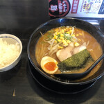 麺屋　はな華 - 味噌ラーメン880円