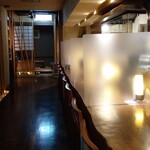 炭焼炉ばた くし路 - カウンターに仕切りが付きました