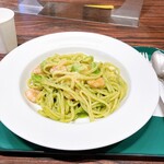 Cafe Wheel Bar by PRONTO IL BAR - エビとアボカドのバジルソースパスタ