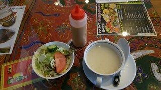 DANA PANI  - ランチセット930円（税込）のサラダとスープ