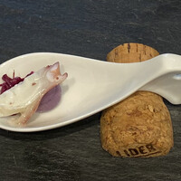 シャトー　ラ・パルム・ドール - 尾鷲の真蛸と紫芋ムースと花のマリネを使った
                    アミューズ　スプーンで一口でパクリ。