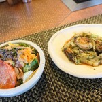 ステーキハウス メルロー - サラダと生牡蠣のソテー