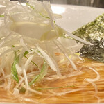 鍾馗 - 極厚削り枯本節淡口醤油そば@800円大盛り+10円、ゆで卵・海苔＋60円(税込)