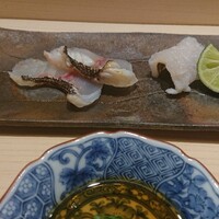 鮨 楽味 - ②お料理二皿目(白身二種類)