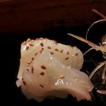 乙女寿司 - 刺し・赤イカ（ケンサキイカ）胡麻ふり