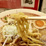 ひぐま - 西山製麺の中太縮れ麺