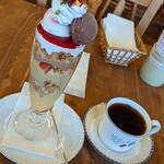 クリクリ - 苺カスタードパイパフェ¥1050
      ~2021.1.31