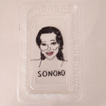 Shirukurodo Murato - ウイグル式焼うどんの テイクアウト用空き容器に 美白の女王を描きました