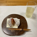 鰻はし本 - 冷茶と苺大福