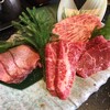 焼肉 べこ亭 - 料理写真:セットのお肉(2名でそれぞれ違うセットをオーダー)の盛り合わせ
