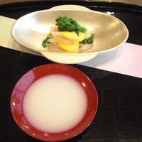 日本料理 子孫 - 女将さんから濁り酒を一献。