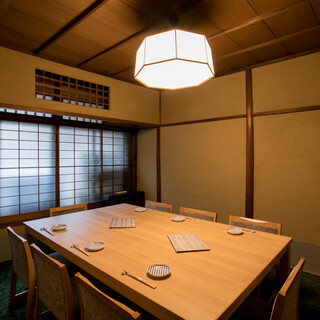 [Private room available] A blissful moment while looking out at the beautiful Kamogawa River