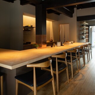 築約150年の古民家の店内は、ゆっくりと日本茶を嗜む空間。