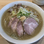 三ん寅 - 味噌チャーシュー麺大盛＋もやし　ラードが美しい