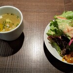 炭焼き＆WINE　利三郎 - 週替わりに付くサラダ、スープ