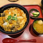 宮崎地鶏炭火焼 車 - 親子丼　1,100円