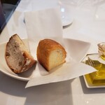 イタリア料理オピューム - パン