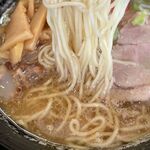 雪家 八彩 - 豚兵衛ラーメンの麺