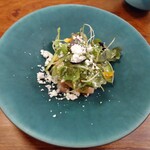 クーリエール - みかんを合わせた魚の出汁の中で減圧調理した後、炭火焼きしたブリのタルタル あけがらし 醤油麹 みかんを合わせたソルベ ビネグル酢を合わせたコールラビとフェンネルのソテー みかんオイルのパウダー