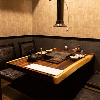 【落ち着く雰囲気】蔵をイメージした温かみに満ちた店内