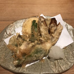 恵比寿 笹岡 - 萩御膳弁当４９８０円。天ぷら。フキノトウ、タラの芽、魚の紫蘇巻き、さつまいも、ミョウガ。山菜が良かったです（╹◡╹）