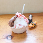 いちご畑 - 料理写真:カップで三色のジェラート 390円