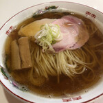 らあめん サンド - 煮干し泡が浮かびます。キレのある醤油、ビター感がある煮干しスープがうまい！