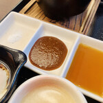 牛かつ 牛若丸 - 塩・ニンニク味噌・昆布醤油